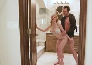 Sống chung với cô bạn thời thơ ấu