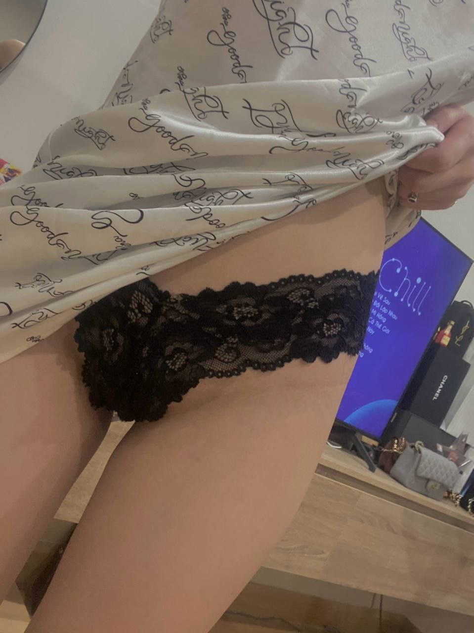 Chán gã chồng quá “yếu”, cô vợ tham gia một chương trình bí mật “đổi vị”